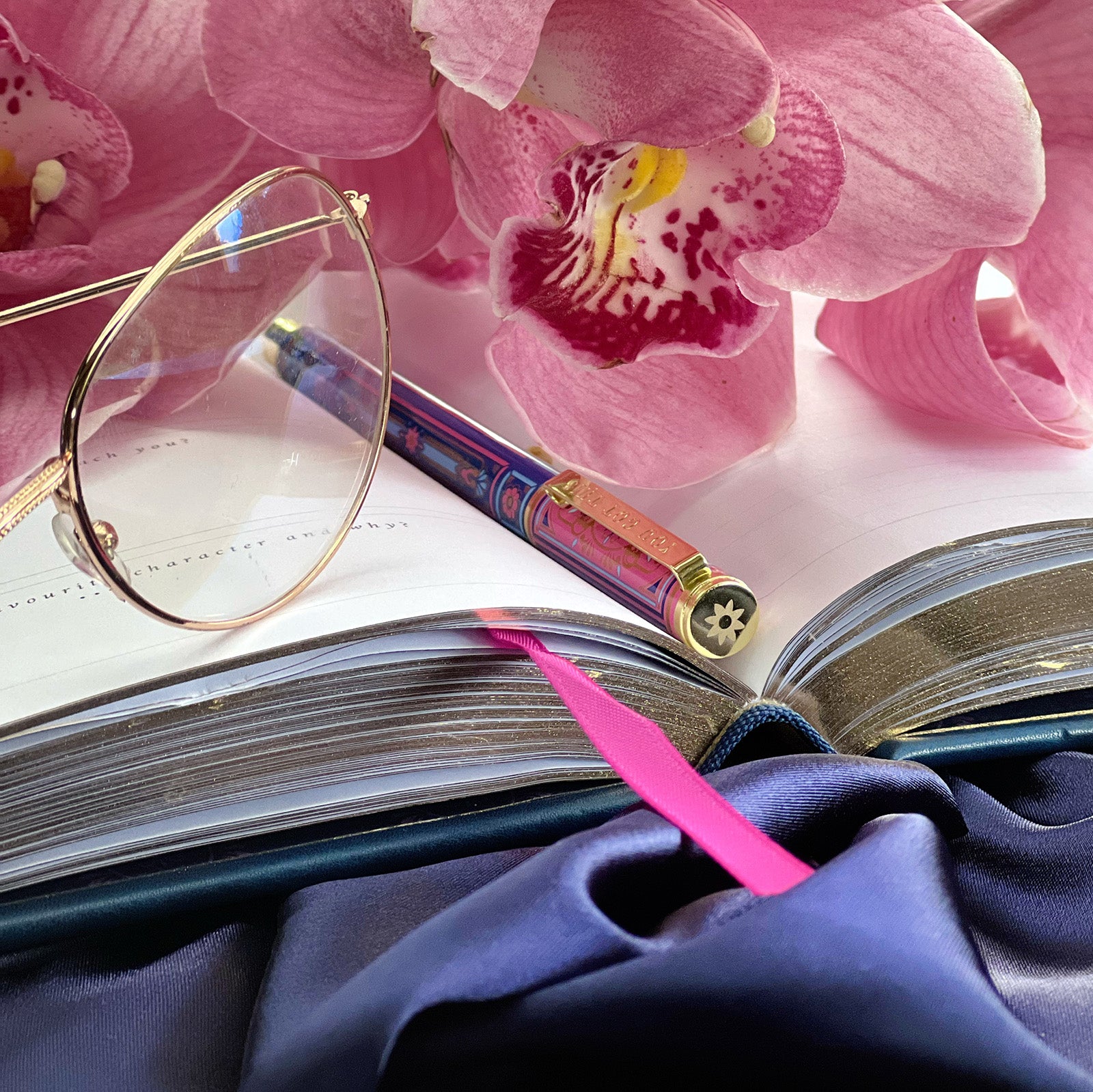 You got this gel pen- black ink- reading journal pen - blue and pink - the quirky cup collective