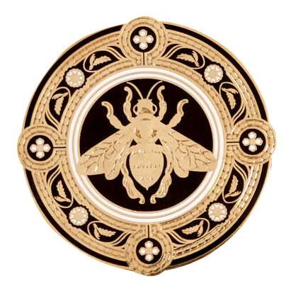 The Quirky Cup Collective honey bee kindle grip (similar to an enamel pop socket, also known as a clingie!) features a gold bee motif and is surrounded by black and gold floral detailing.