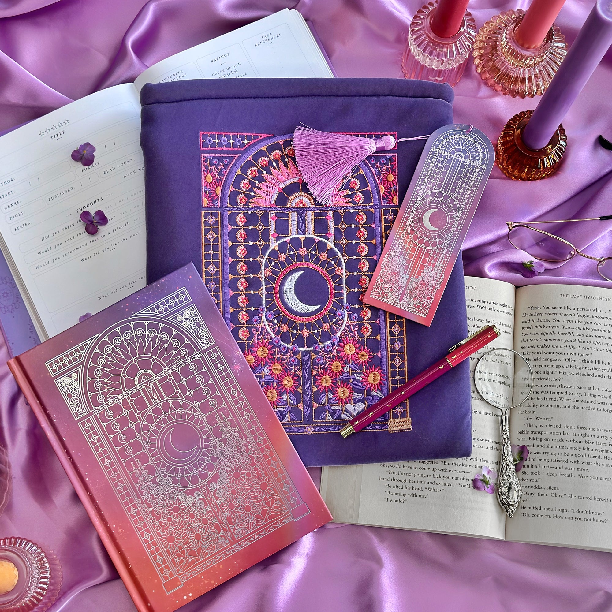 Iridescence book sleeve - zipper book cover - purple - velvet - side pocked - padded sleeve- the quirky cup collective